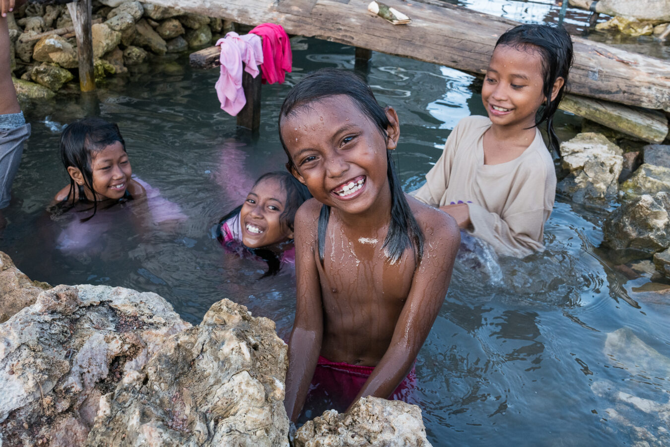 Indonesien - Sulawesi - Pulau Banggai Laut, Popisi